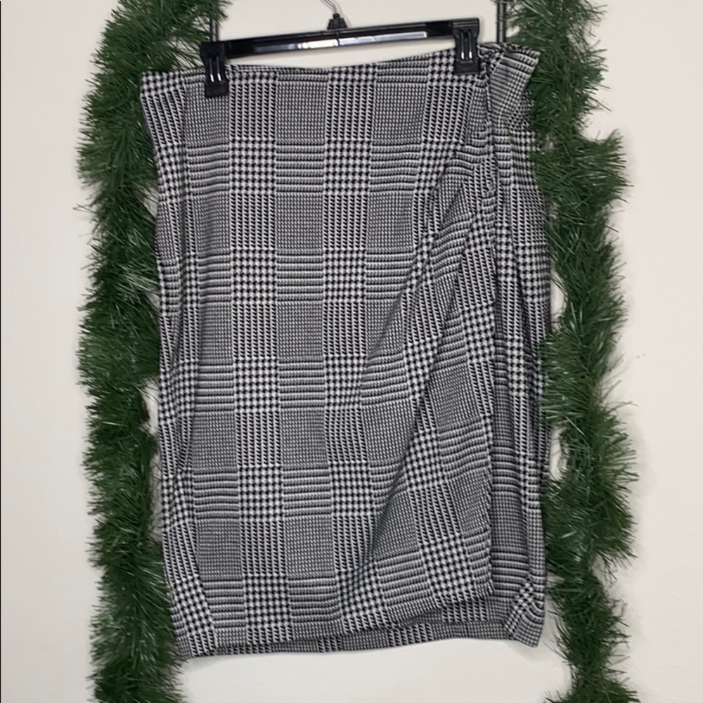Flap Front houndstooth print skirt